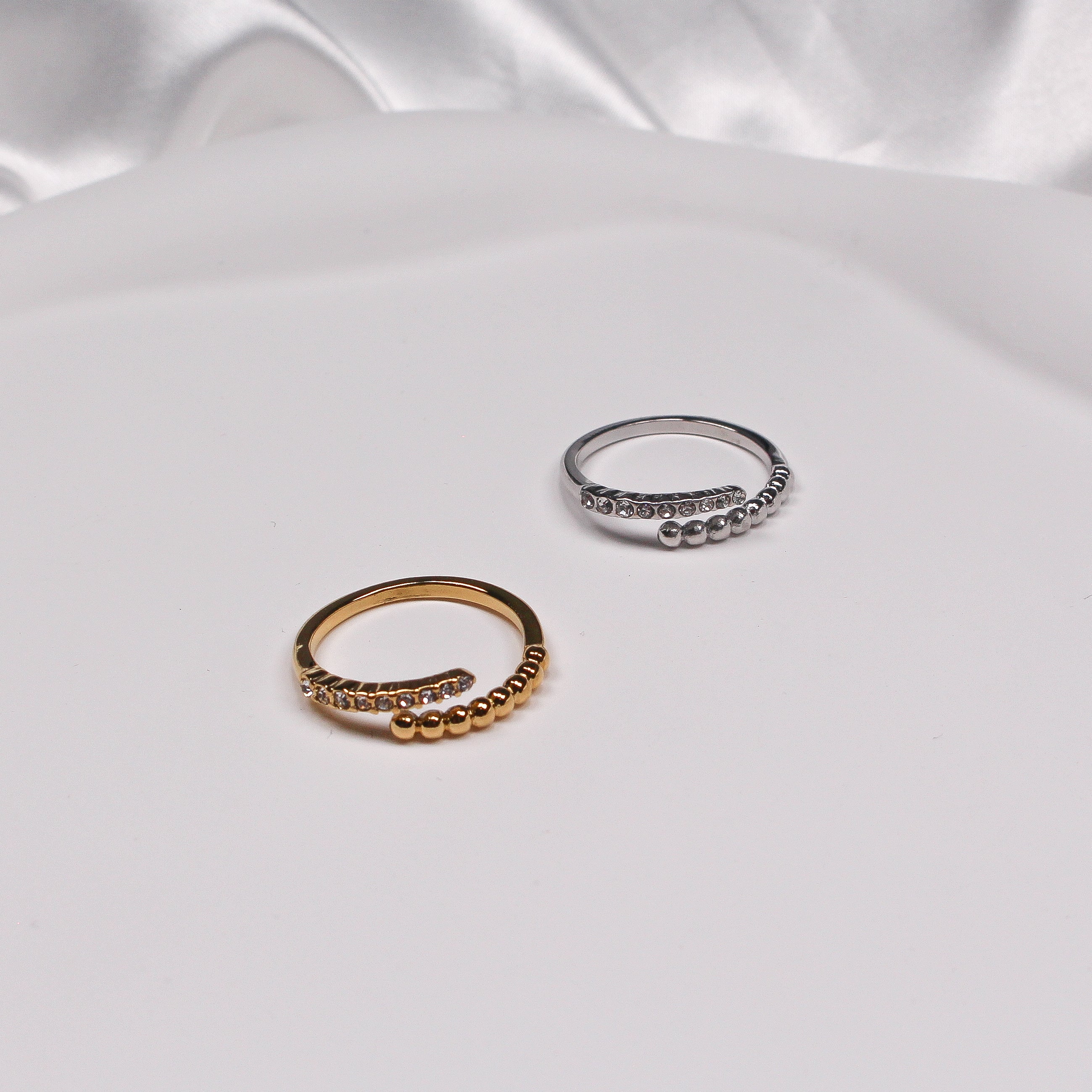 SERENA RING GOLD - Black & Bloom