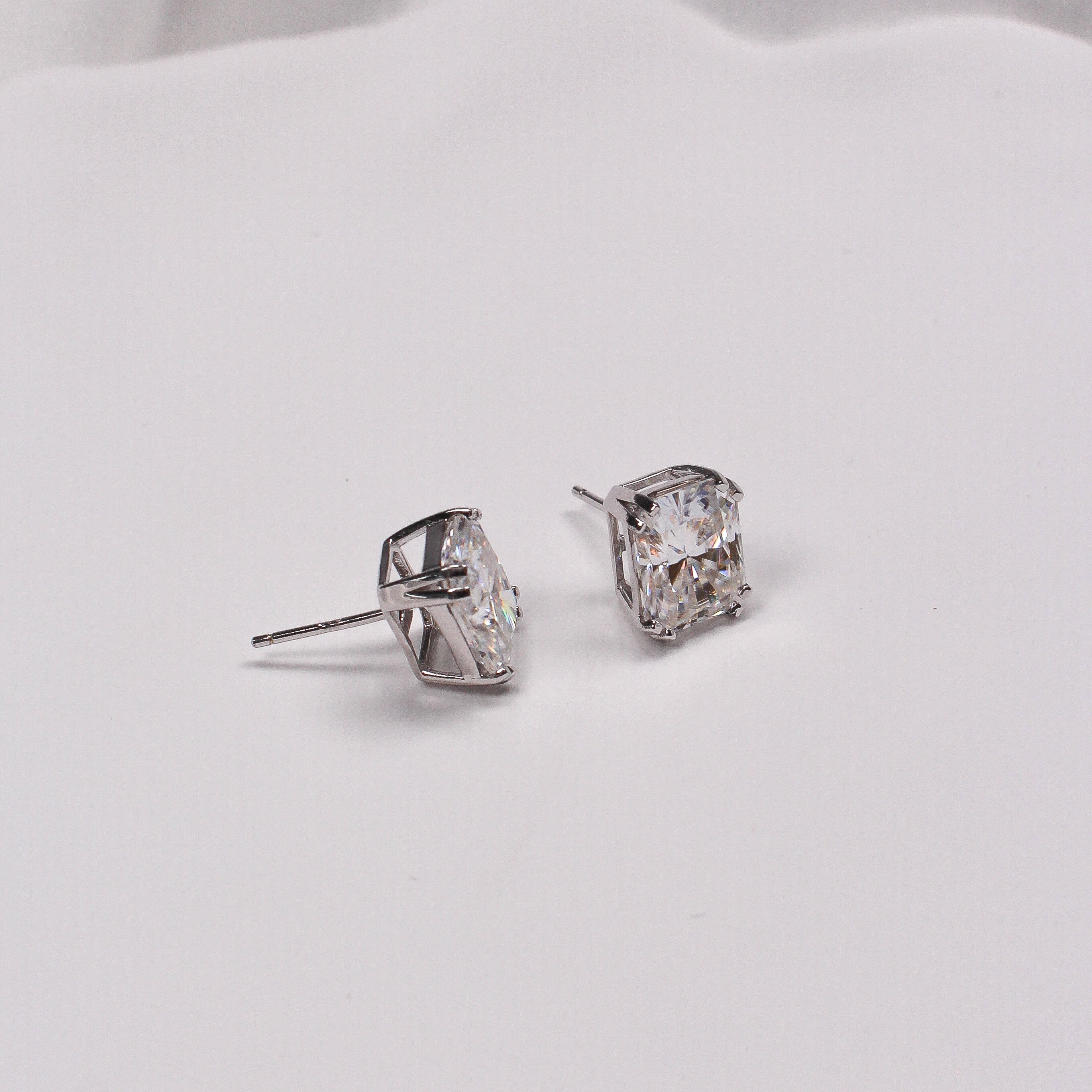 EMERALD MOISSANITE EARRINGS - Black & Bloom
