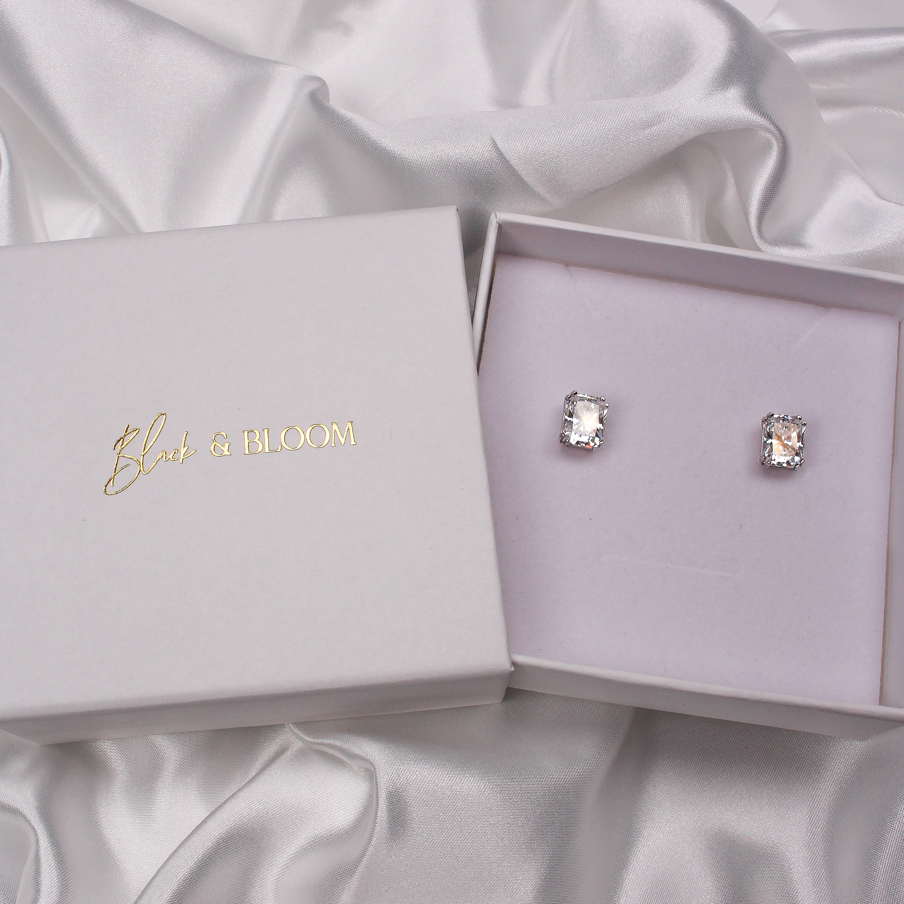 EMERALD MOISSANITE EARRINGS - Black & Bloom