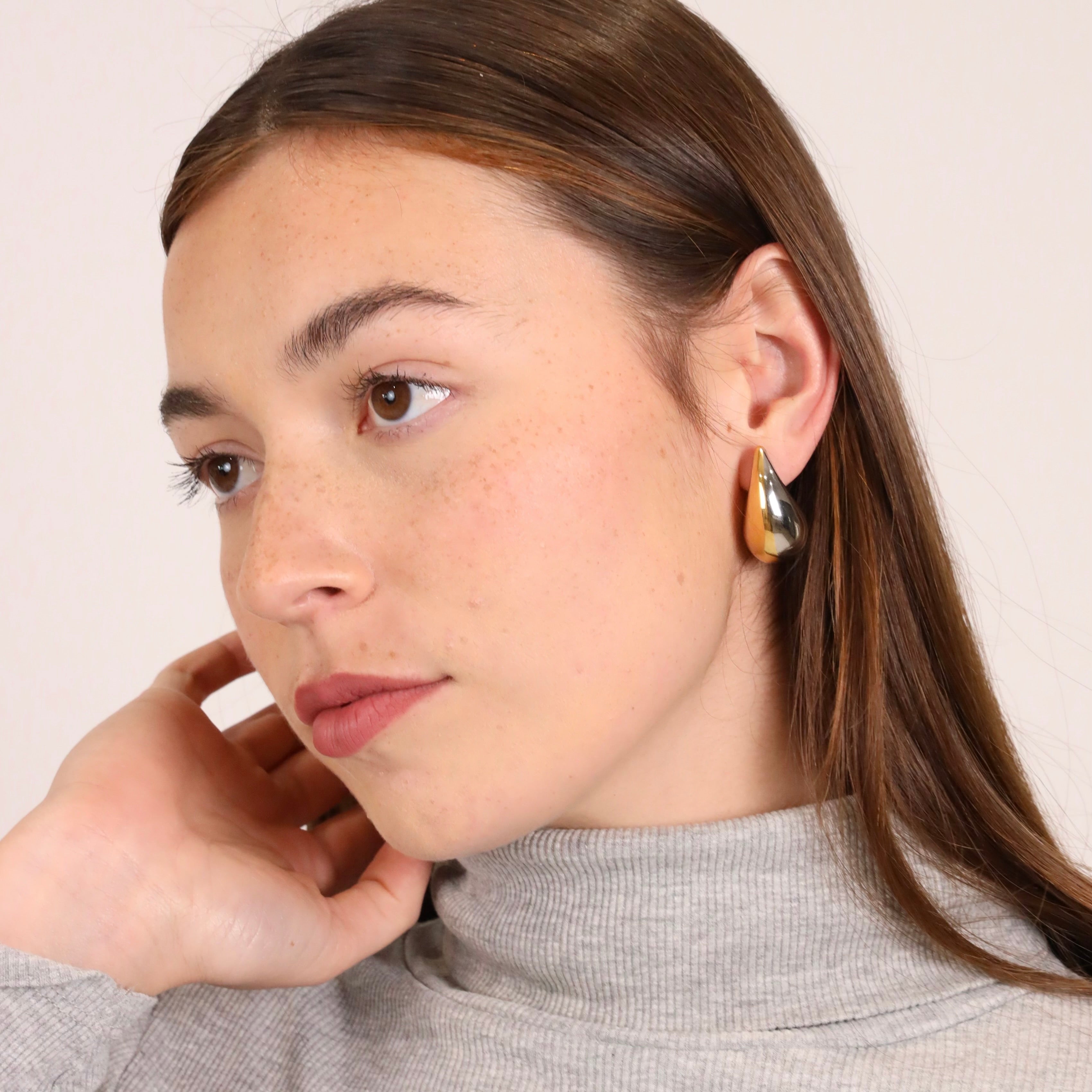 AVA EARRINGS TWO TONE - Black & Bloom