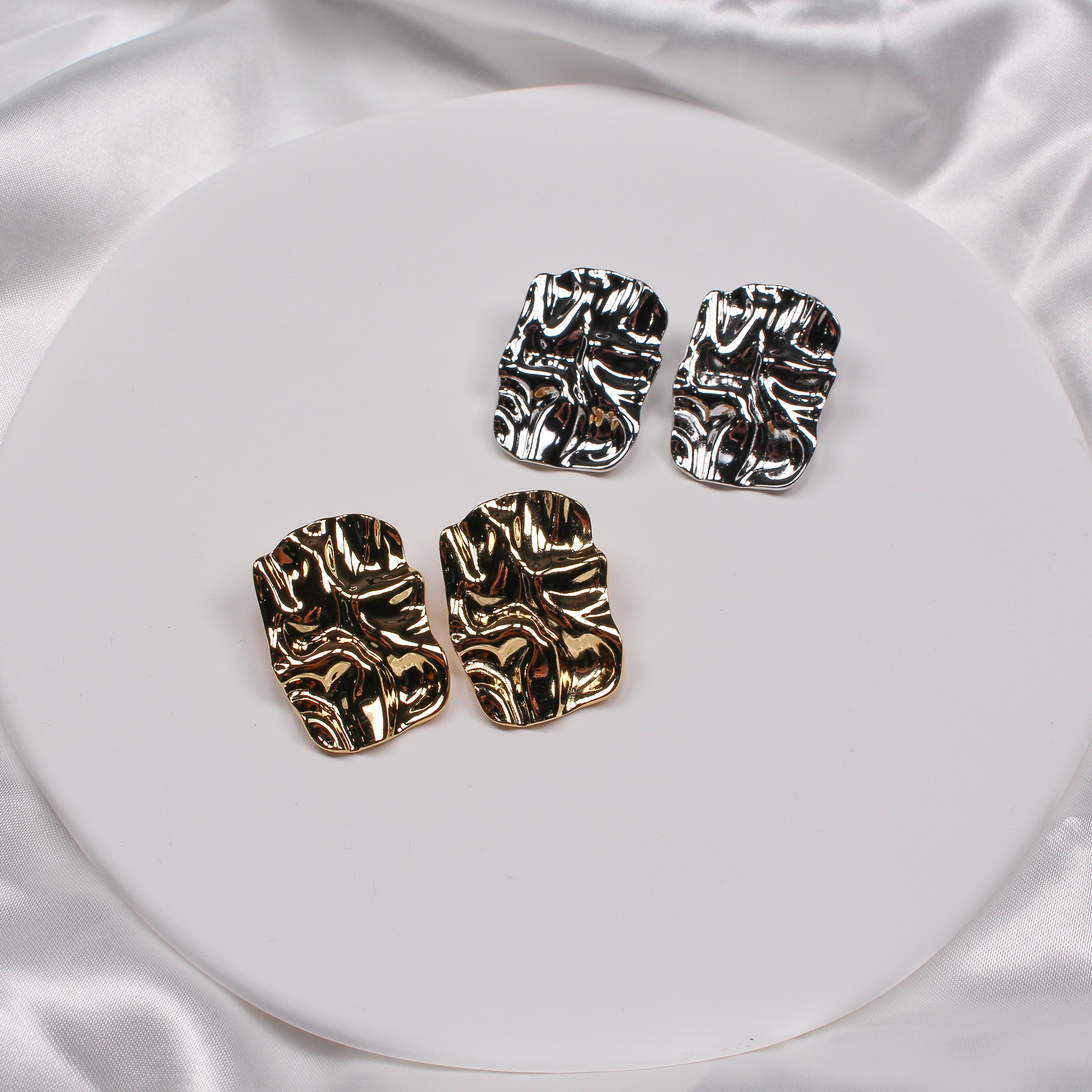 INAYA EARRINGS SILVER - Black & Bloom