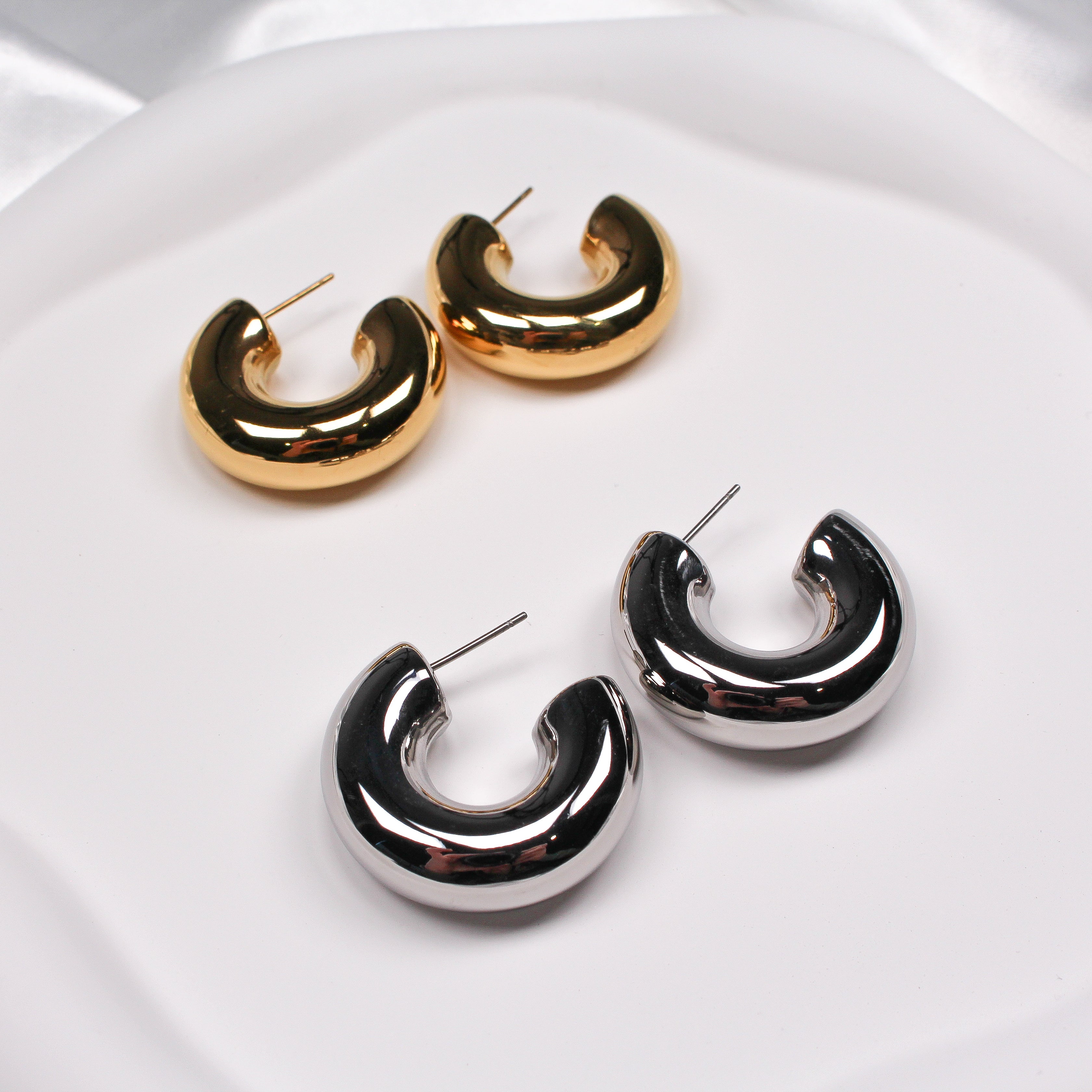 SIENNA EARRINGS GOLD - Black & Bloom