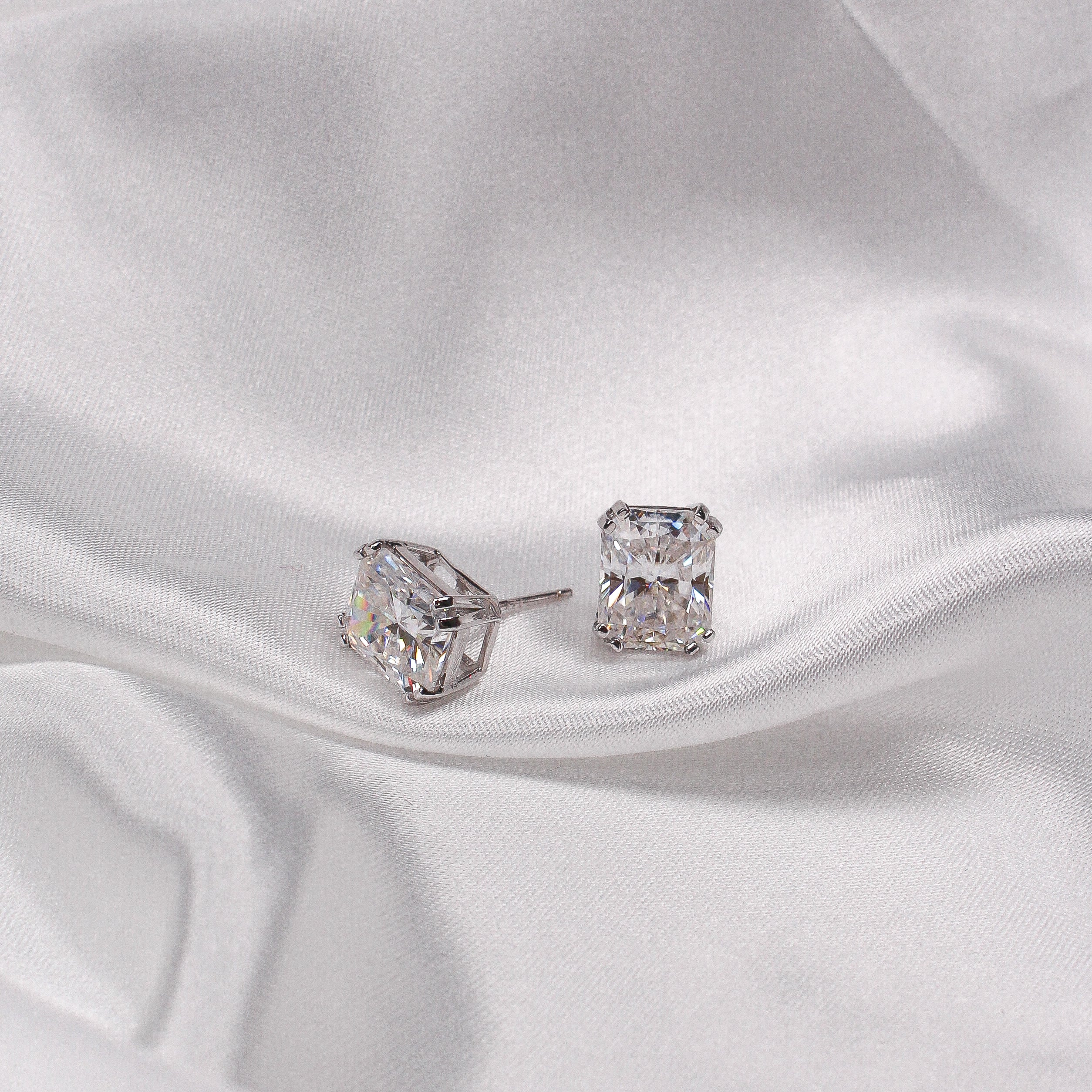 EMERALD MOISSANITE EARRINGS - Black & Bloom