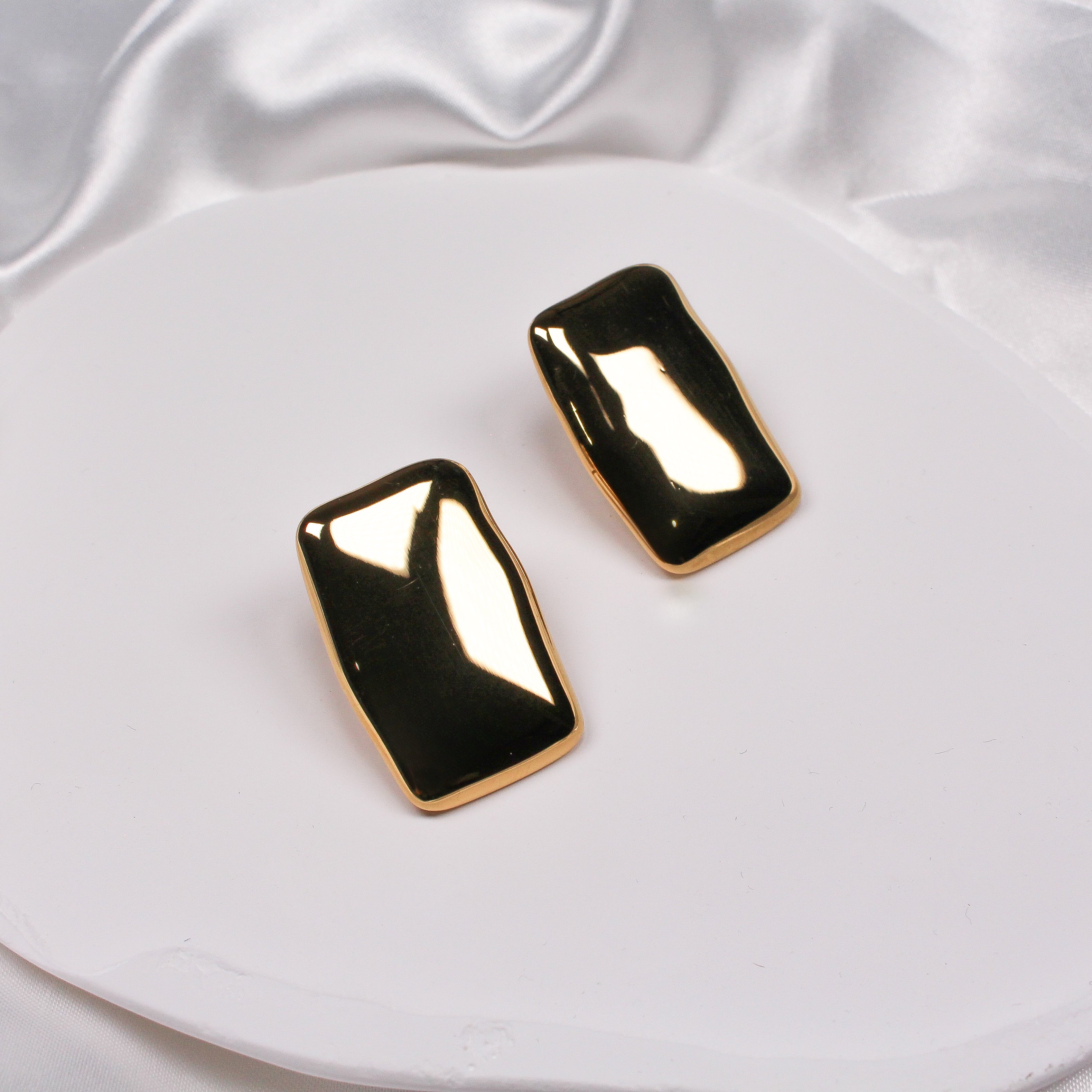 EMBER EARRINGS - Black & Bloom