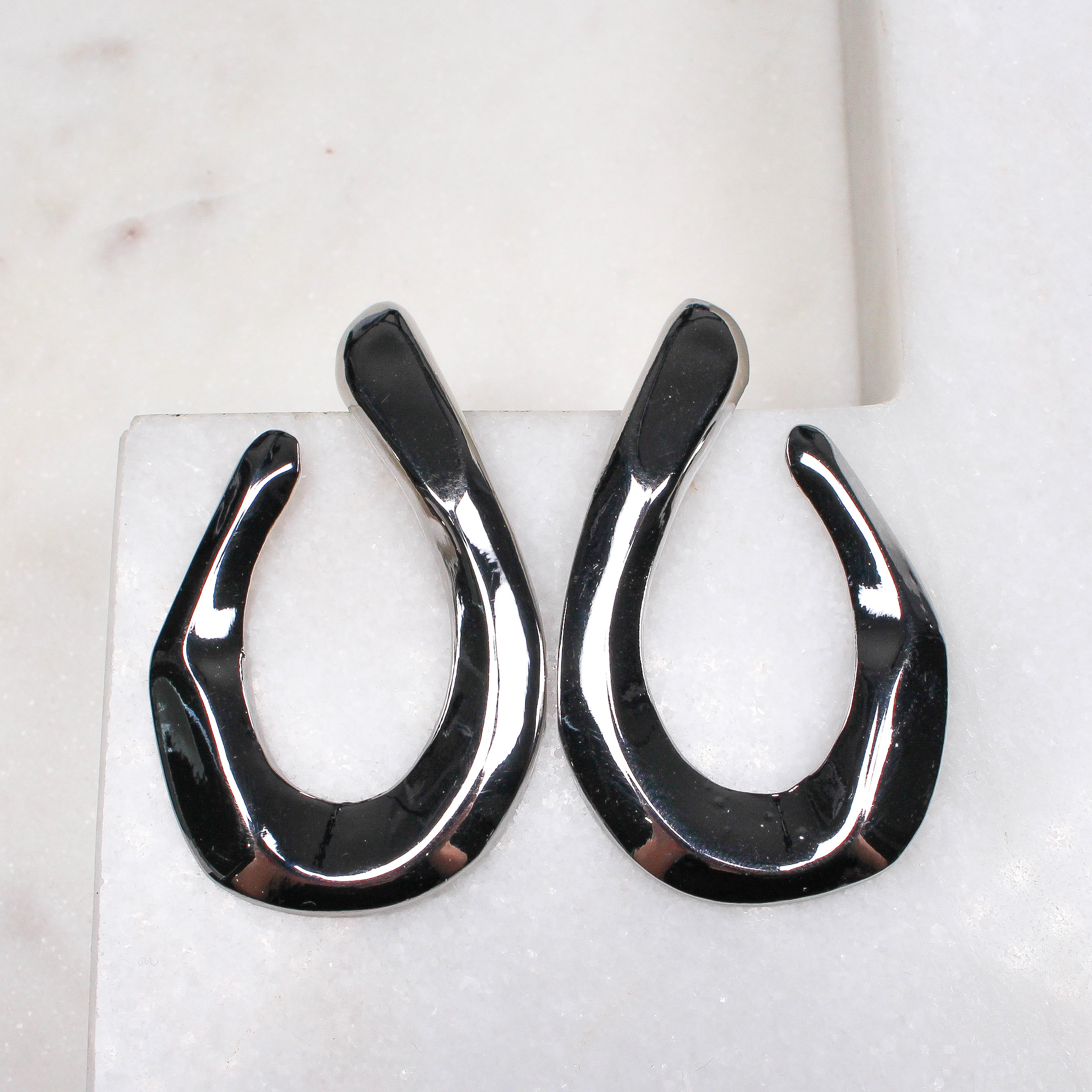 CLARA EARRINGS SILVER - Black & Bloom